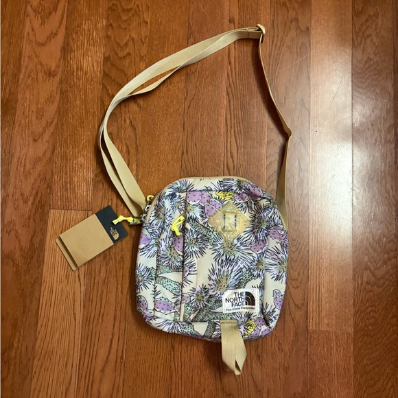 The North Face Women's Berkeley Crossbody Bag - Purple and Cream - Picture 1 of 11